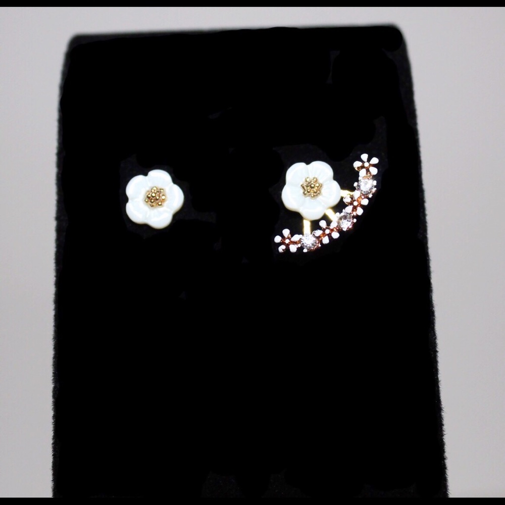 Flower Earrings NWOT